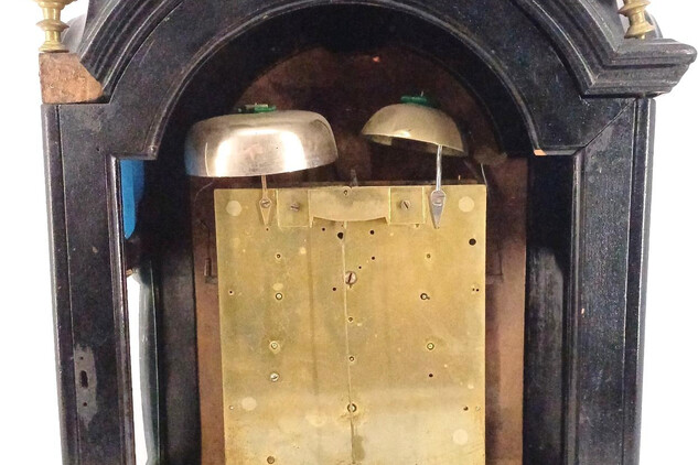 Stav hodin před restaurováním; nepodléhá CC