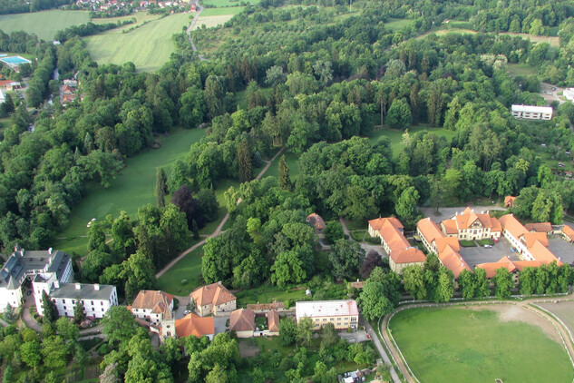 Letecký snímek areálu zámku a parku Slatiňany