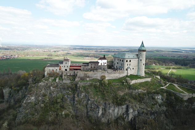 Kunětická hora nabídne o dubnových víkendech prohlídky Jurkovičova paláce