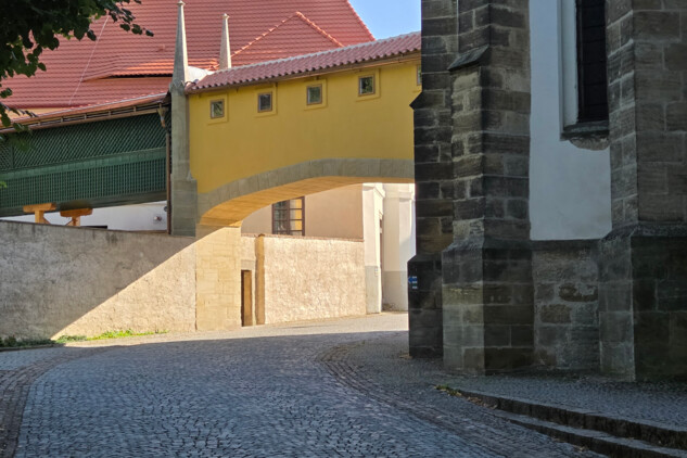Obnovená nadzemní chodba